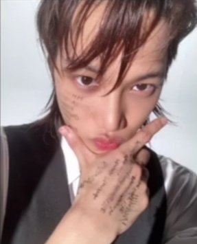 KAI selfies for album photo cards \\thread\\ #KAI  #카이  #엑소카이  #EXO  @weareoneEXO