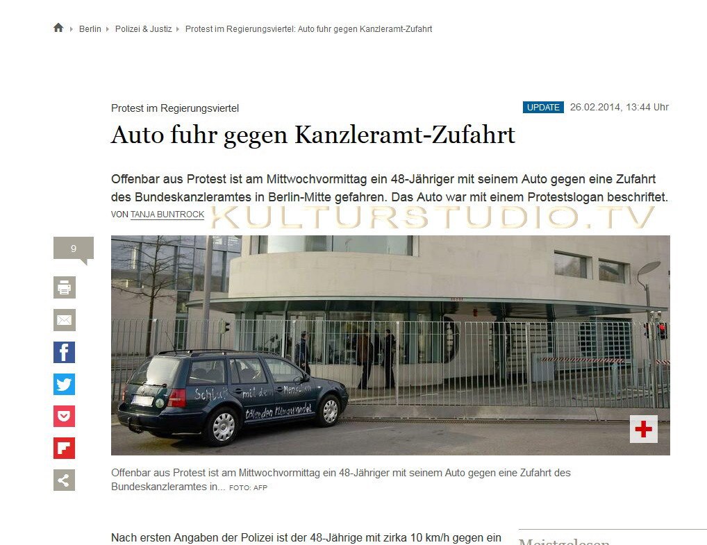 freidenker2020's tweet photo. Kfz fährt gegen das Tor vom Kanzleramt. 
2014 ist das schon einmal geschehen und wiederholt sich im Jahr 2020. Augenscheinlich  ist, dass das ein und selbe Fahrzeug. https://t.co/6I14P5MHkf