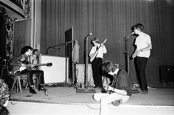 #TheRollingStones - #BBC #PlayhouseTheatre - 17th #July #1964. #BrianJones #MickJagger #KeithRichards #BillWyman #CharlieWatts #Vox #12string #Guitar #Epiphone #EpiphoneCasino Framus #Bass #Ludwig #Drums

📸 by #StanleyBielecki