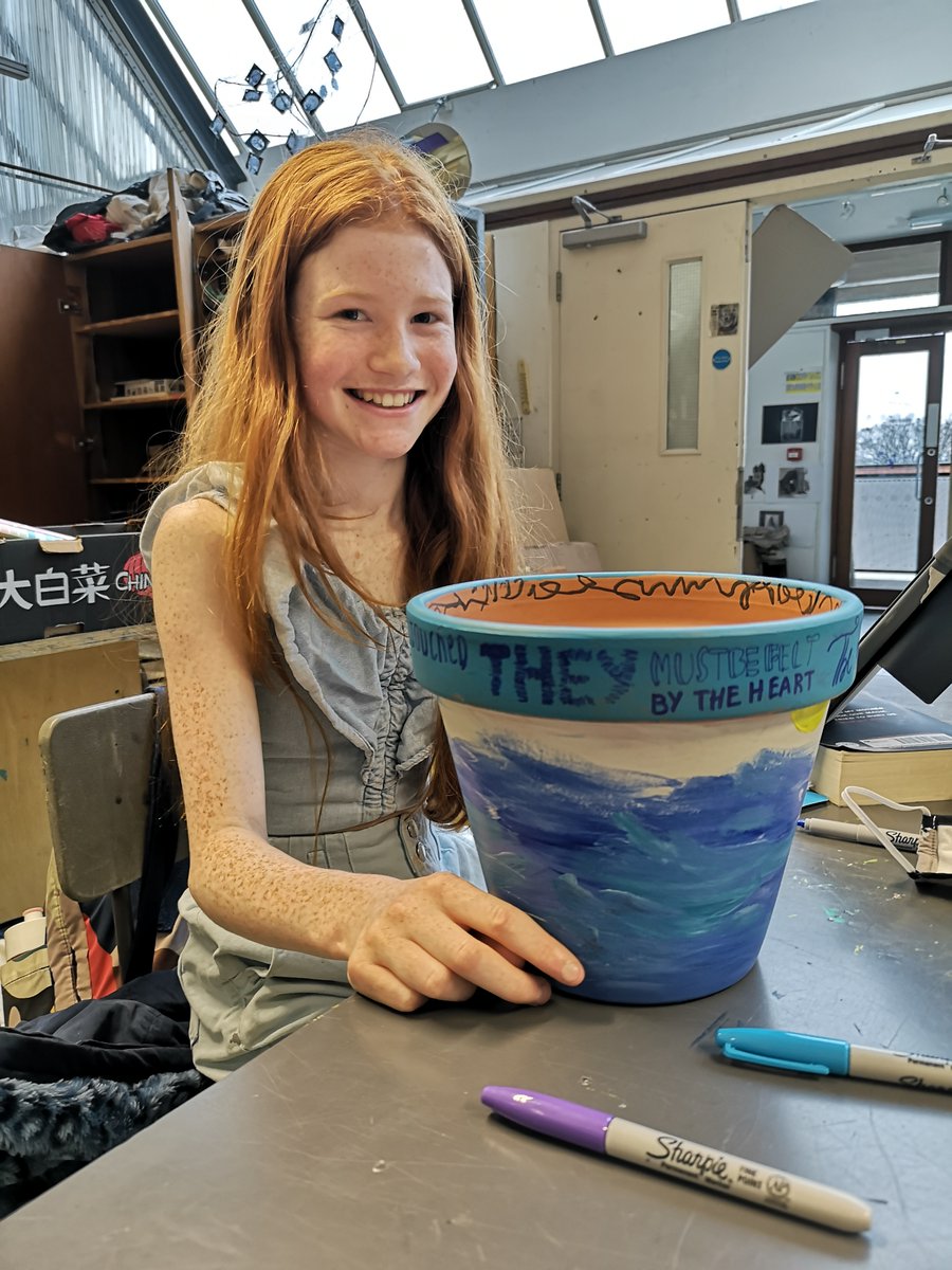 kingalfredsch's tweet photo. Y8 students have been painting pots to be sent to residents of @Jewish_Care homes nearby. Usually students would volunteer at the homes for Mitzvah Day but that hasn't been possible. These pots of joy are a small way of sending smiles. #KASConnected #MitzvahDay https://t.co/GVeQ5cOWgB