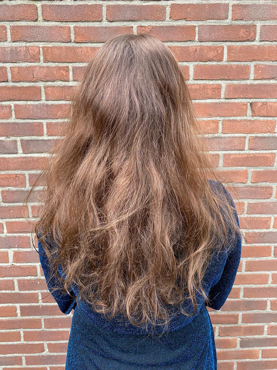 HaarzaakKatwijk's tweet image. That perfect soft winter haircolor🍂

Medium kastanje 🌰 Brown 

• Swipe voor de before foto➡️
#HaarzaakKatwijk 
#joicolumishine 
#kpakcolortherapy 
☎️071-4029537