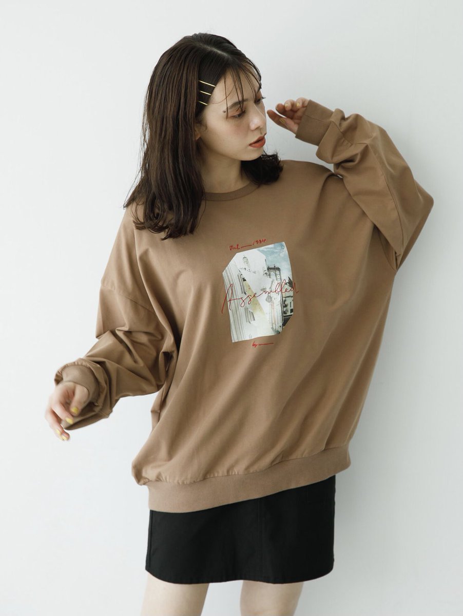 NiCORONofficial's tweet photo. 【recommend item!!】

レトロ風photoプリントがおしゃれ
おうち時間にもぴったりなゆったりシルエットです☺︎

Photoプリント裏毛プルオーバー
¥5,500 + tax
color charcoal gray / camel
size FREE

▼check
https://t.co/8opFupeESG https://t.co/fiAw8f5Jey
