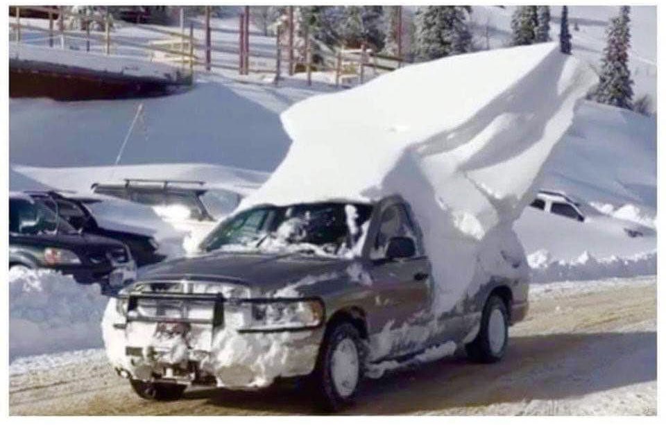 homewithlu's tweet photo. Don’t be this person if you’re driving today, just don’t. #snowstorm #ottcity #ottweather #ottcommute #staysafe #driveslow #traffic https://t.co/MREtVVz7Un