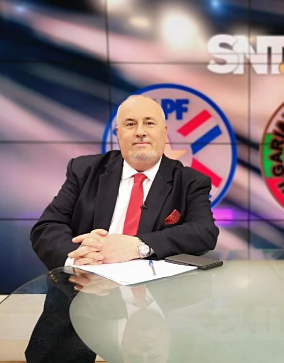 QEPD el máximo Periodista Deportivo!! Siento mucho tu partida. Recuerdo tu ultimo aliento en nuestra lucha con el COVID, por sobre todo tu vision del futbol Pyo. Al periodista mas independiente del futbol que Dios lo reciba en su gloria. Gracias por tanto mi amigo. Te extrañare!