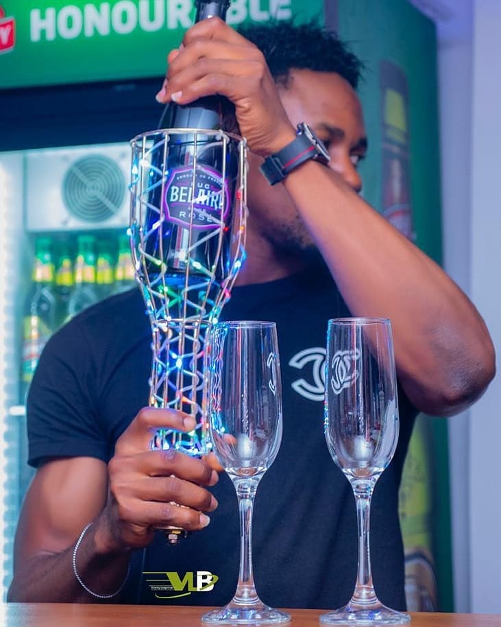 VLB_Ibadan's tweet photo. We have got your chills anytime, anyday @vegaslounge_ibadan
This is for the evening😋 https://t.co/2taF77DXd9