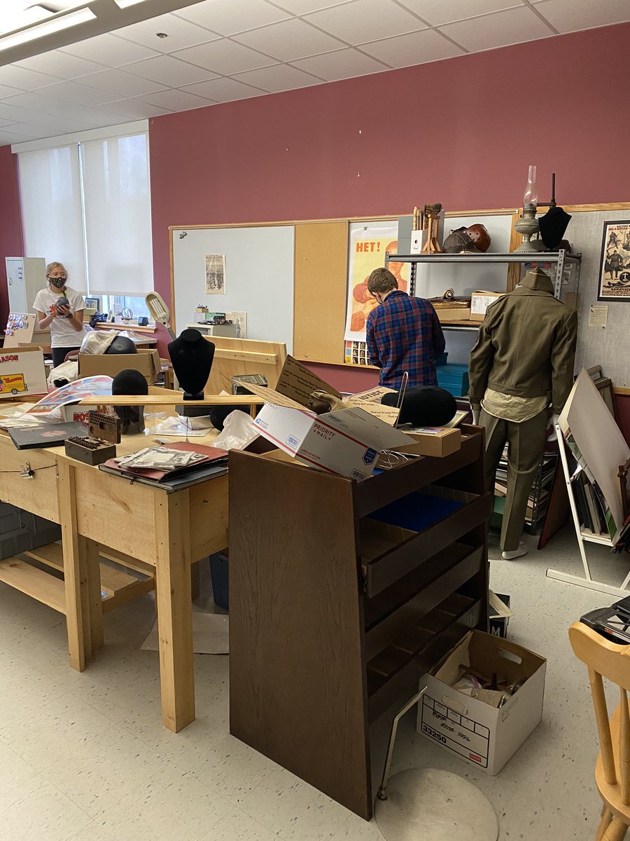 BrianSheehy's tweet image. Thanks to a few special seniors and History Club all stars for coming in today to help “clean up” the lab #objectbasedlearning #historyteacher