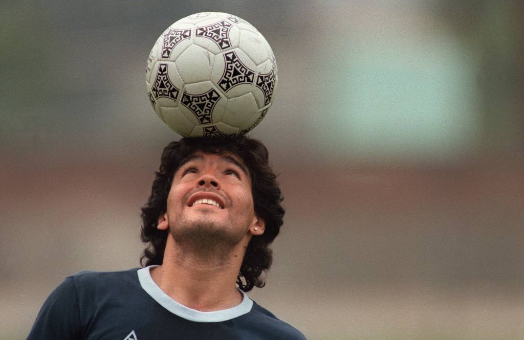 La alegría de jugar a la pelota.
Para toda la alegría de la gente.

#DiegoEterno 1️⃣0️⃣