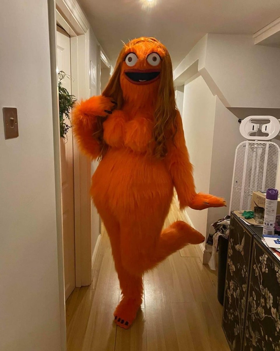 - - su disfraz para al próximo halloween. - -