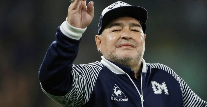 THEBONGOOFICIAL's tweet photo. Nuestras condolencias al mundo del futbol y a toda la Argentina.
.
.
.
#Maradona #futbol #soccer #Argentina #luto https://t.co/M73tRxHTxp