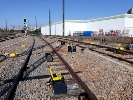 Adif_es's tweet photo. 🚉 #Adif_AV pone en servicio el nuevo enclavamiento electrónico de la estación de #Cáceres 

👉 Los enclavamientos son elementos esenciales para la gestión del tráfico, ya que regulan los movimientos de trenes, instalaciones de seguridad y señalización

🔗 https://t.co/8kfNMVerbV https://t.co/GlRLdQ805e