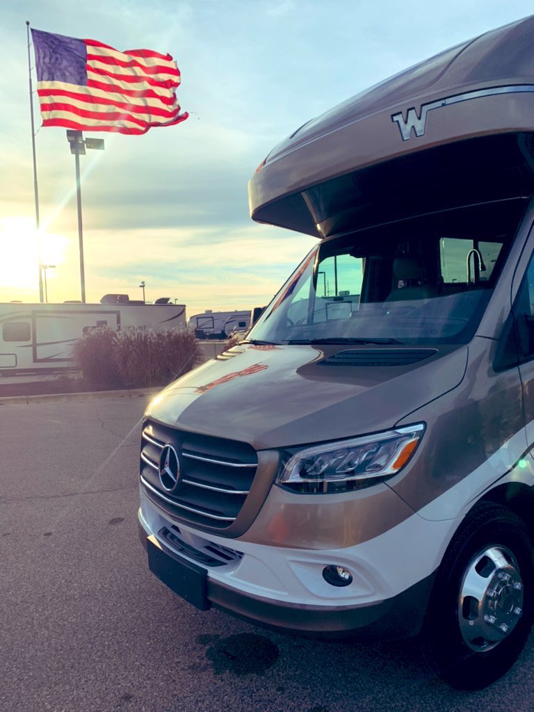 GanderRVCalvin's tweet photo. “Boom! Take it and go!” -Michael and Kelly @GanderRV @GoodSamFamily @Winnebago @MercedesBenz #ganderrv #rv #gander #winnebago #goodsam #Wisconsin #USA #Illinois #classc #Mercedes https://t.co/wNvOK4oFul
