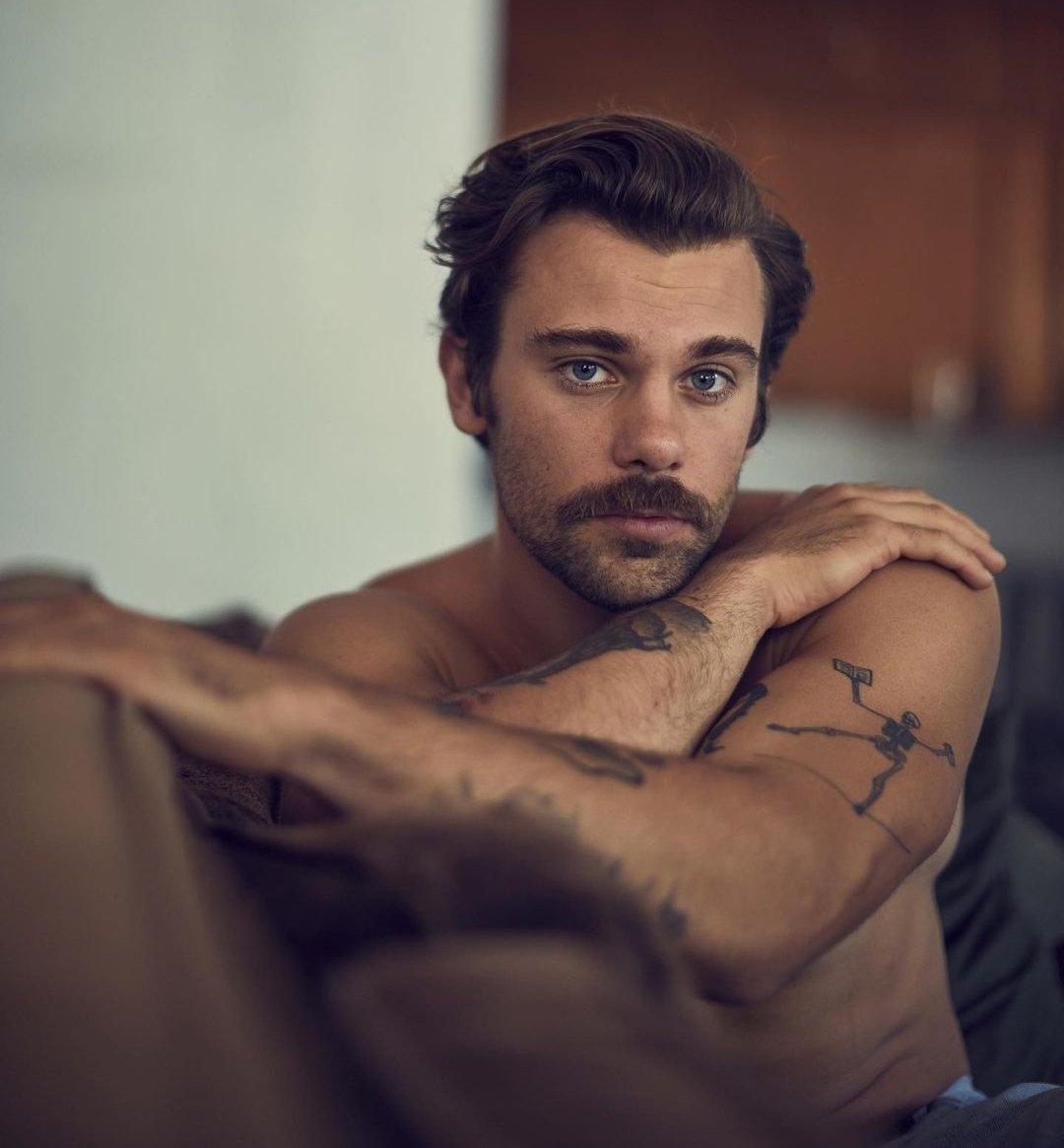 ʜᴀɴᴅ ᴏɴ ᴍʏ ғᴏʀᴇʜᴇᴀᴅ, ᴋɪss ᴍʏ ɴᴇᴄᴋ 🌸