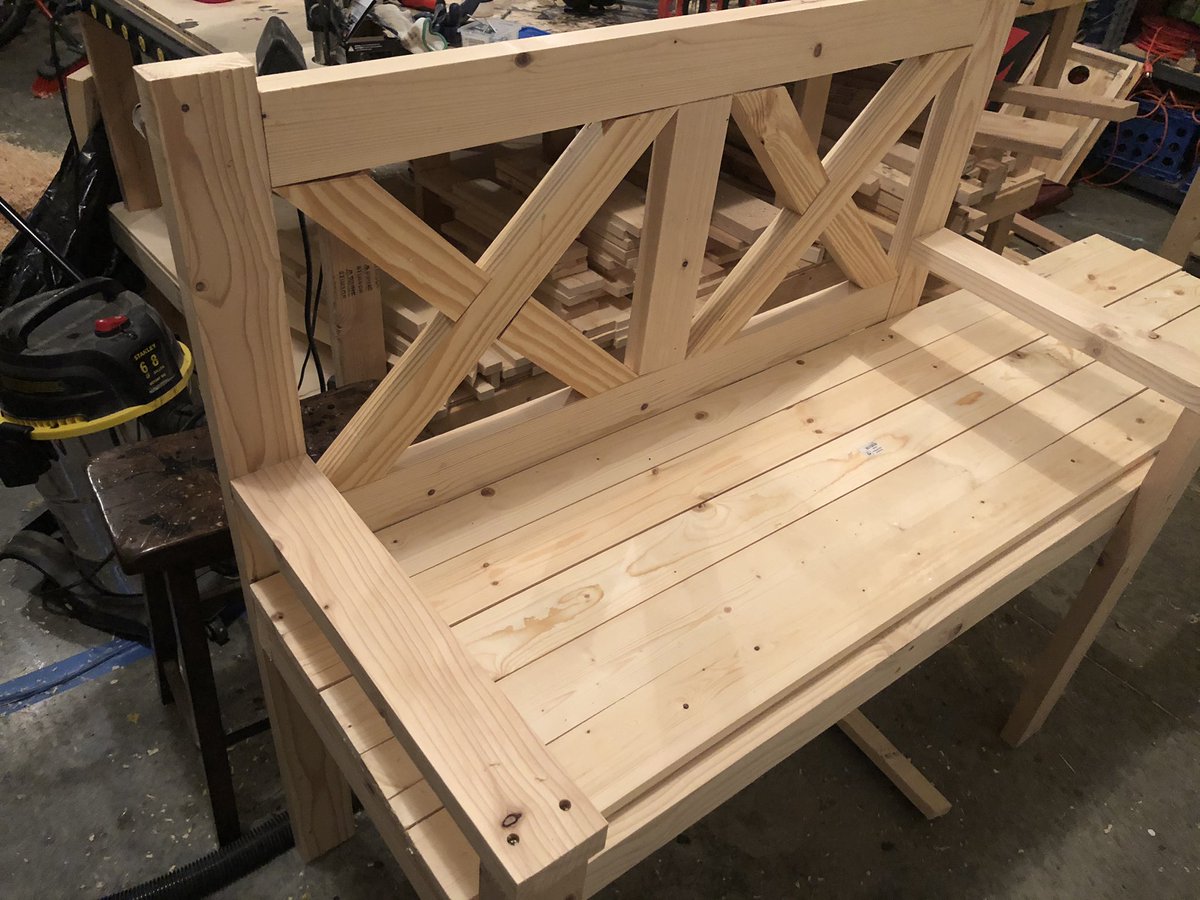 SimpsonVenture1's tweet photo. Finishing up this X design farmhouse bench! https://t.co/Tgtex4tv3x