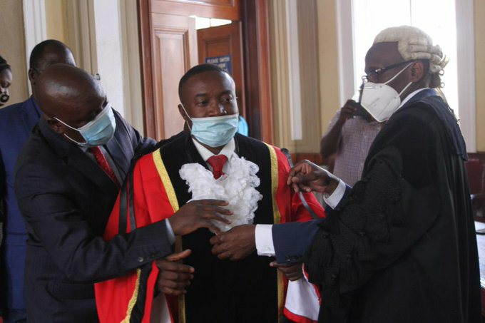 BranchMdc's tweet photo. Breaking news: Harare mayor 
@JMafume has been arrested and currently being taken to Rhodesville Police Station... https://t.co/7ximHDmLIe