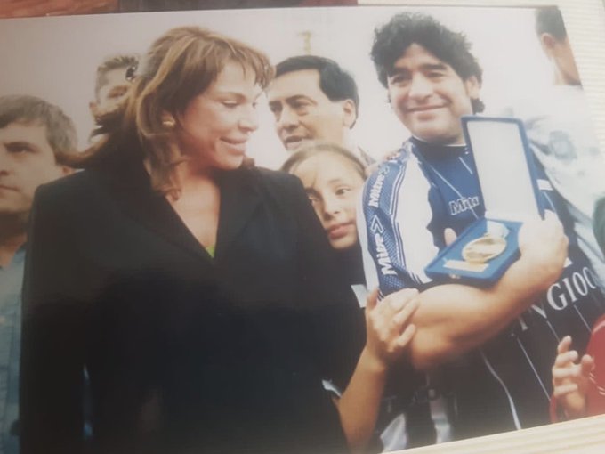 Enr3KrKXEAMSLX9?format=jpg&name=small