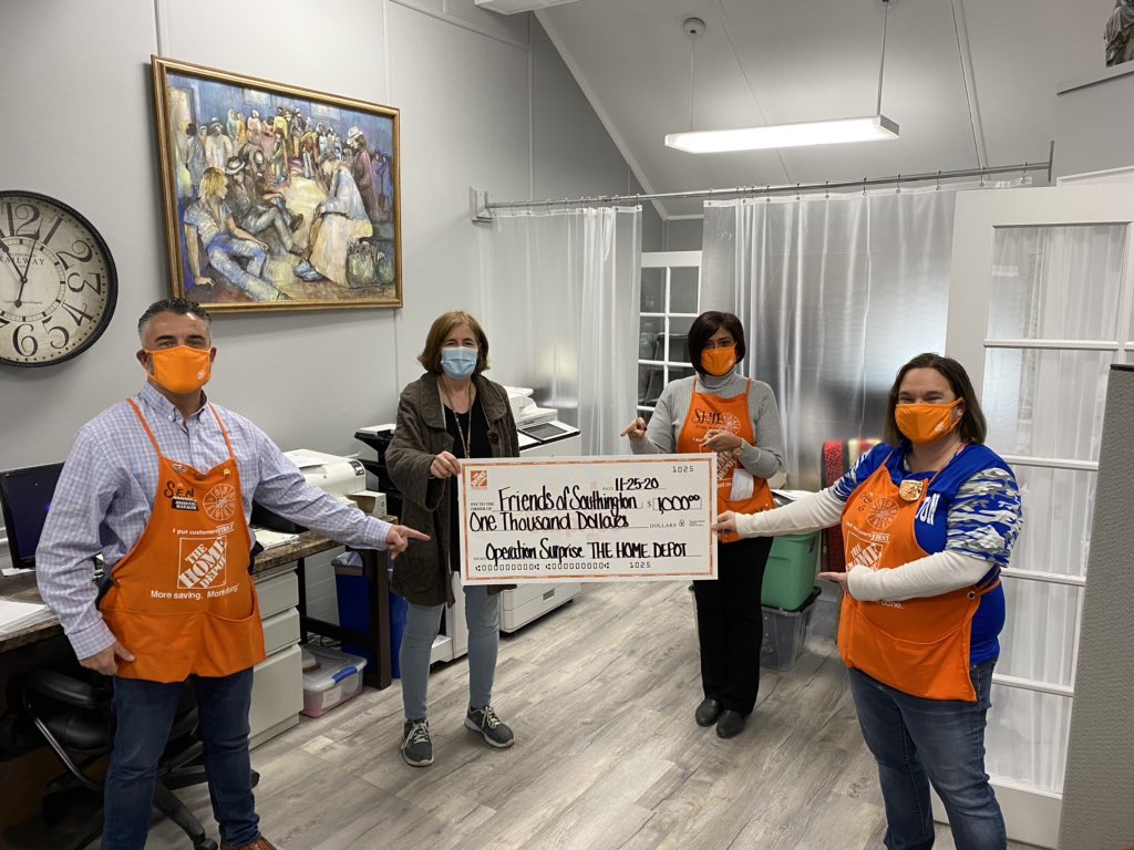 scubbz194's tweet photo. Today we had the honor of presenting our local community center in Southington with a 1k check to use to help families in need. Thank you #Operationsurprise for allowing us to give back! @homedepotfoundation @ShayThomasTHD @DianeRaymond26 @JasonArigoni @Thd6235 @SeanTBall1 https://t.co/95h9jJP7kY