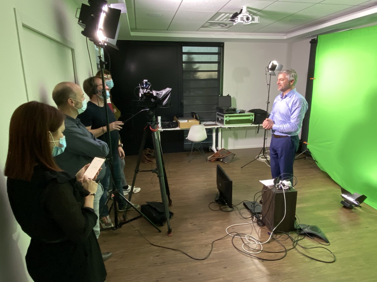 On tourne chez <a href="/Tradimaisons/">Tradimaisons</a> pour les Challenges de <a href="/HabitatFFB/">Pôle Habitat FFB</a> avec notre coordonnateur Vincent GOYARD @groupe_KP1. Chantier en cours pour un projet immobilier permettant une transition urbaine entre habitat pavillonnaire et cœur de ville. #innovation #logement #carbone #RE2020