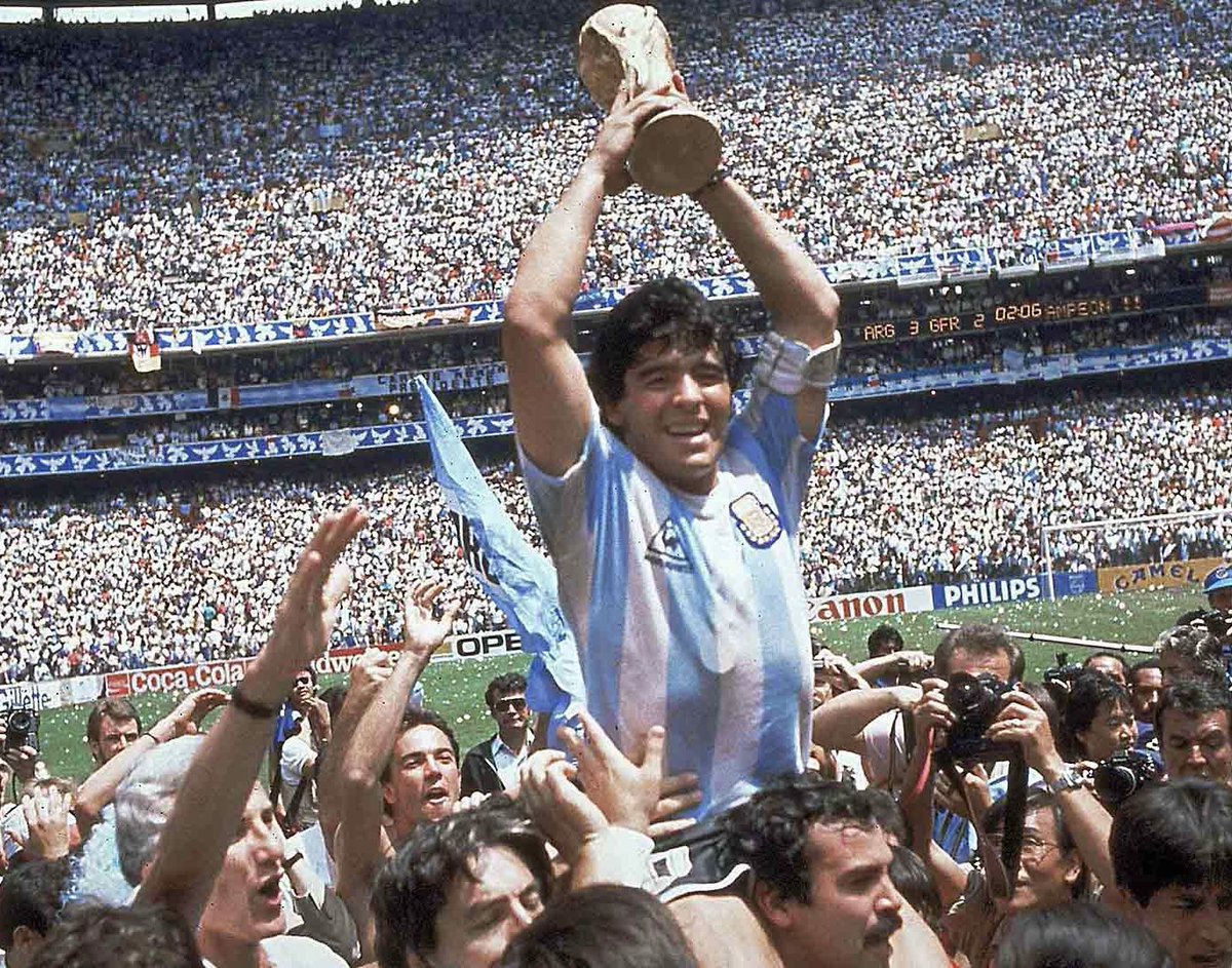 Damoreilly89's tweet photo. RIP to this magical player 🐐#Maradona #GOAT https://t.co/q7Bu0b57Rt