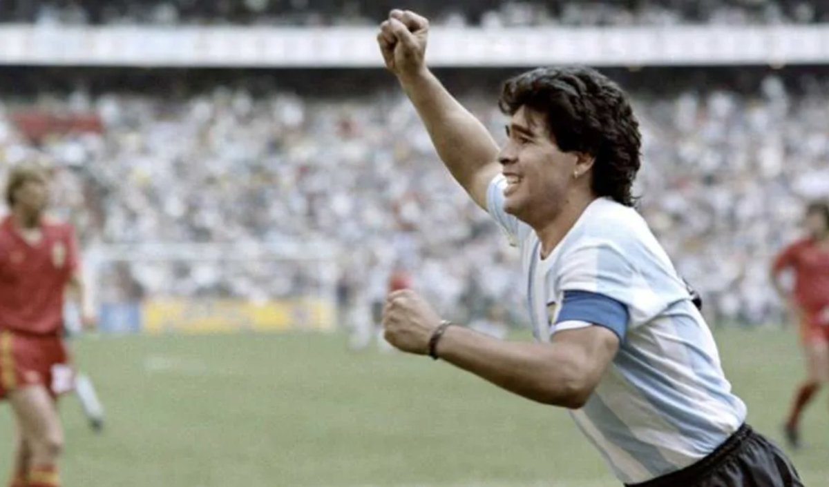 ivancoco's tweet image. 2020 has no chill. RIP Diego. 😢😢😢