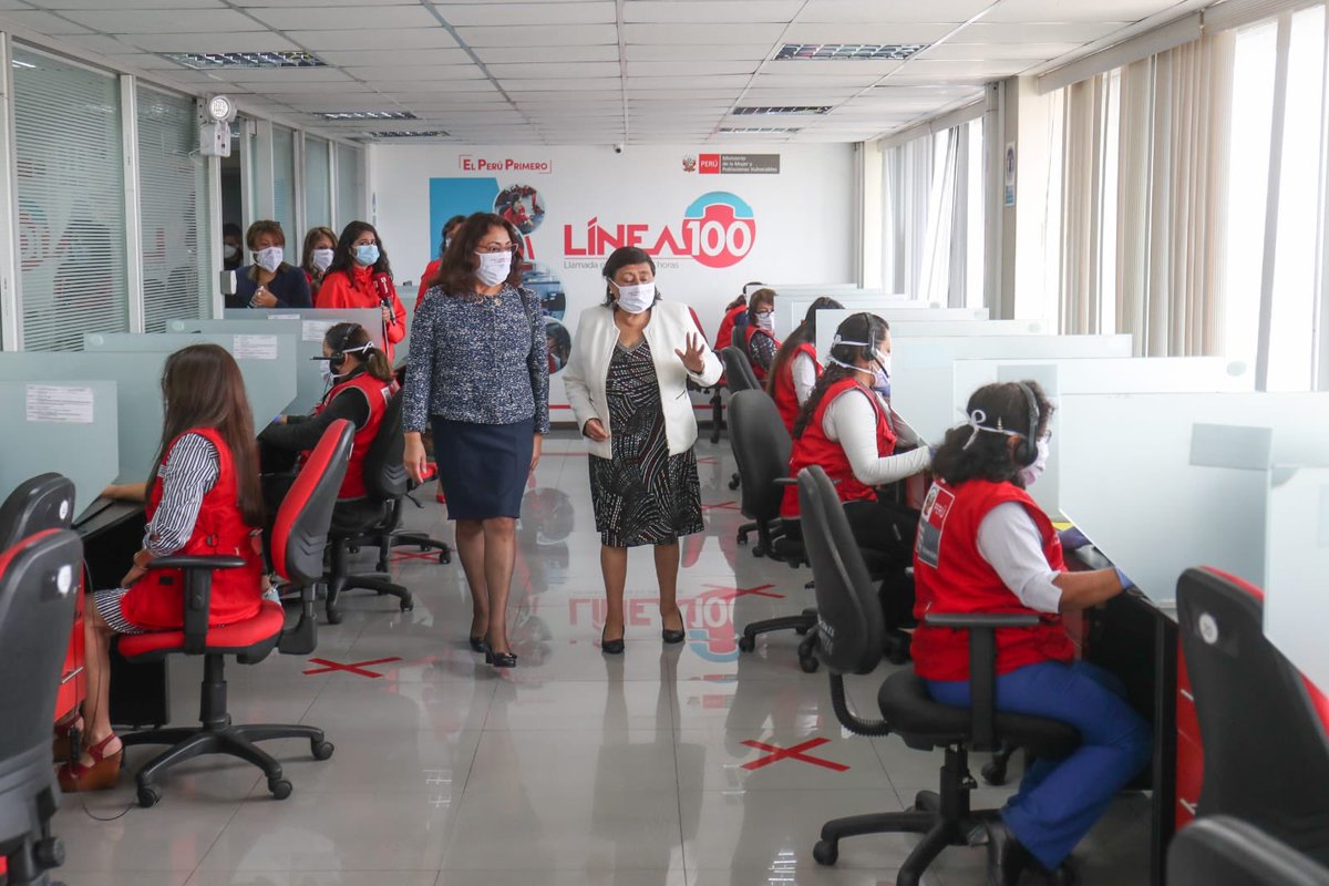 VBermudezV's tweet photo. Saludando al equipo de la Línea 100 del @MimpPeru que brinda orientación y atención contra la violencia hacia las mujeres. #YoMeSumo Súmate tú también. https://t.co/rz6Kno2p2T