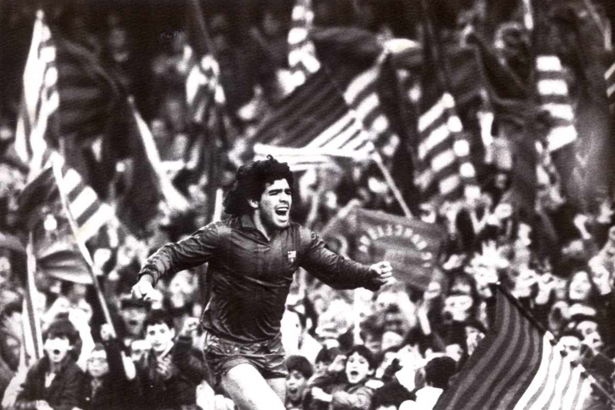 "La pelota no se mancha".

Gracias, Diego.
#Maradona