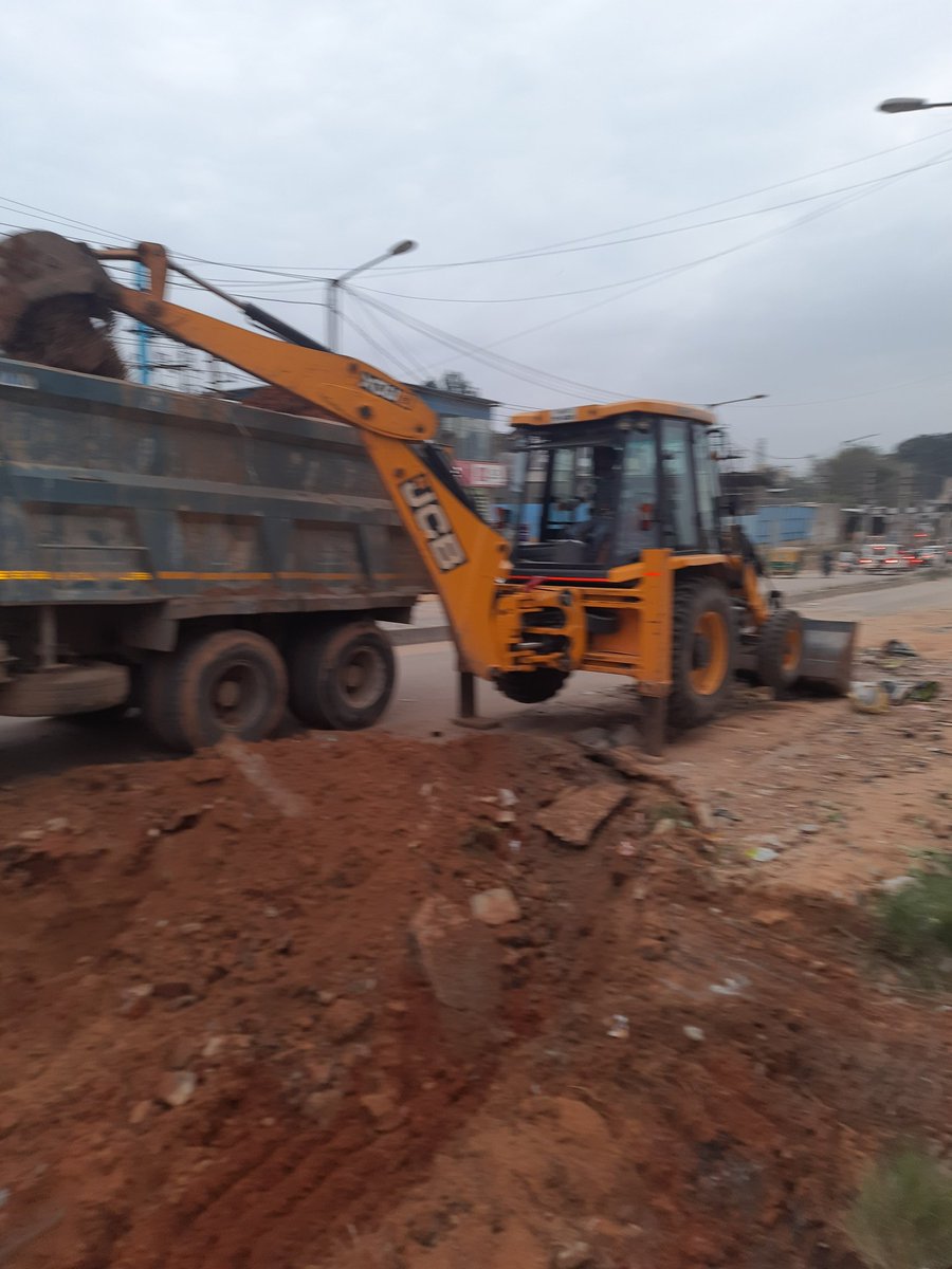manishrj's tweet photo. @amitlead @BBMPSWMSplComm @BBMPCOMM Finally work has started on this stretch. Hope this completes soon. Thank you @BBMPCOMM for getting things moving. Appreciate your understanding. https://t.co/tLgBadzrpz