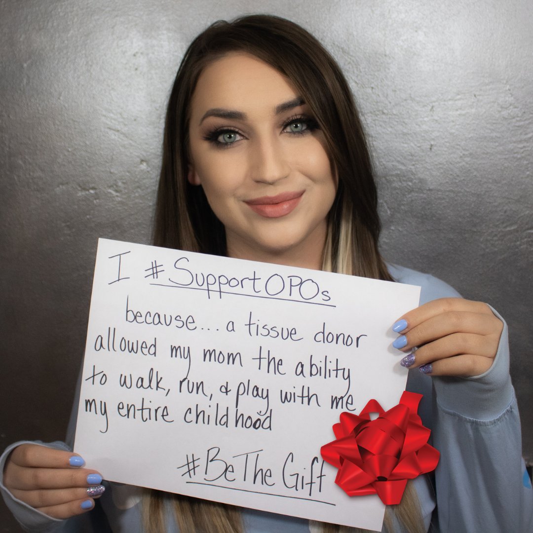 SierraDonorServ's tweet photo. Michaela understands organ & tissue donation - her mom received a tissue transplant when she was a kid. Now she works at NM Donor Services, an Organ Procurement Organization, educating about donation. #BeTheGift & #SupportOPOs by registering as a donor at https://t.co/wVz33RrMUf https://t.co/UfopswhrjP