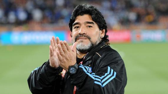 TwittaCalcio's tweet photo. #AdiósDiego Ciao #DiegoArmandoMaradona https://t.co/tglZZbMuY5 #Maradona #d10s #lamanodedios #Mexico86 #Napoli #Argentina https://t.co/oYpfximSmW