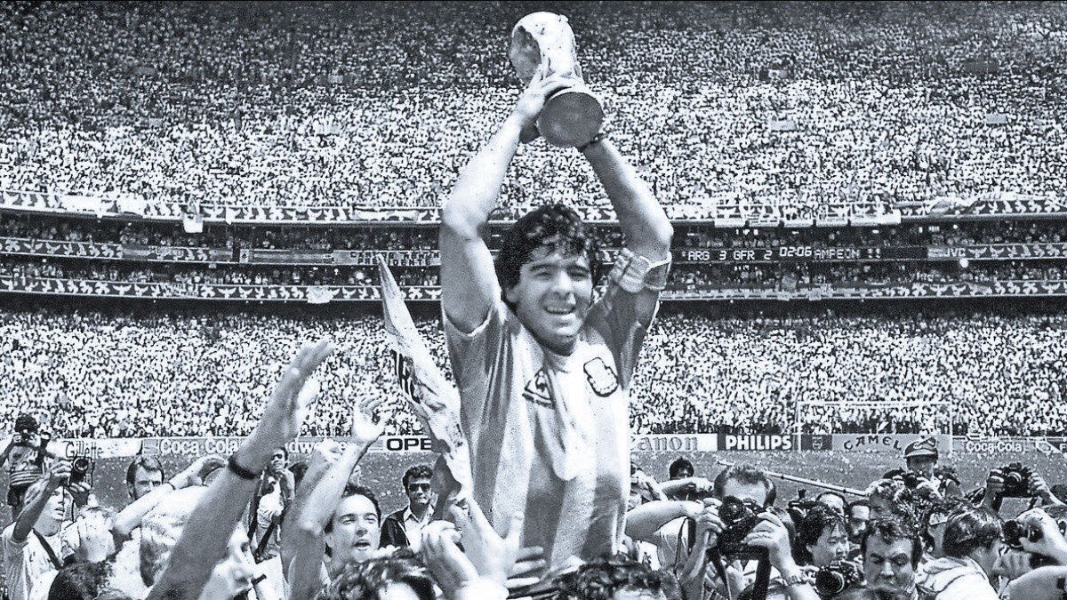 #GraciasDiego por ser un referente ineludible en la historia del deporte. 1960-2020.