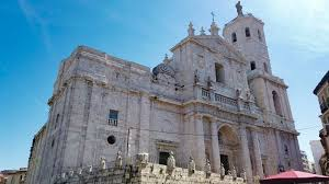 JavierCuadrill1's tweet photo. Es un templo católico inacabado ubicado en Valladolid, España, con categoría de catedral. Concebida en el siglo xvi y diseñada por el arquitecto Juan de Herrera, es un edificio de estilo herreriano con añadidos barrocos. #mipaisaje #DCSUVA https://t.co/n1c5Q9sR09