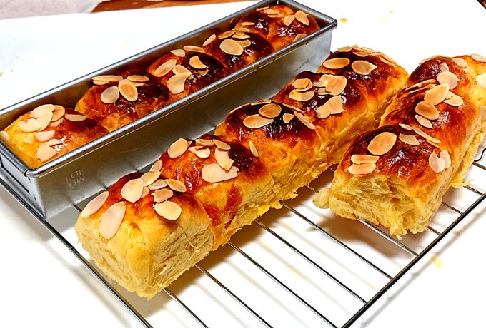 とうとうパン作りに手を出してしまった。
オレンジピールのブリオッシュ。
成功したとは言い難い。 