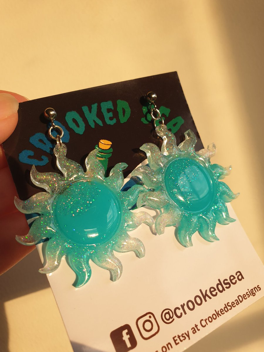 CrookedSea_'s tweet image. These GORGEOUS celestial sun stud earrings were SO fun to make!! Limited pairs will be available, (3 pink and 2 blue) however,  the non stud version will also be an option in a different listing 🥰 Have a great Wednesday 🖤❄