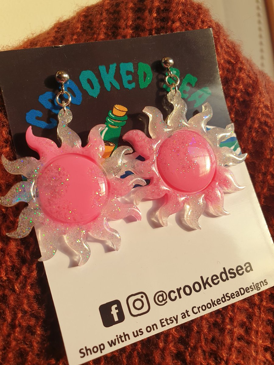CrookedSea_'s tweet image. These GORGEOUS celestial sun stud earrings were SO fun to make!! Limited pairs will be available, (3 pink and 2 blue) however,  the non stud version will also be an option in a different listing 🥰 Have a great Wednesday 🖤❄