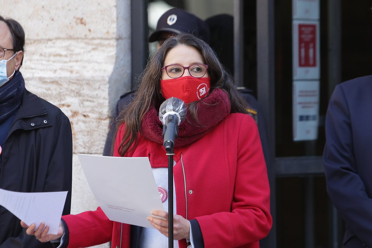 GVAIgualtat's tweet photo. 📰 @monicaoltra Hui, #25N, ens conjurem a treballar per una societat de dones i homes lliures i iguals
👉El Consell recorda a les 136 dones assassinades en la Comunitat des de 2003 únicament pel fet de ser dones

👉https://t.co/payEJwXJ95

#HoContesComHoContes, #ÉsViolènciaSexual https://t.co/FU00CDdGhz