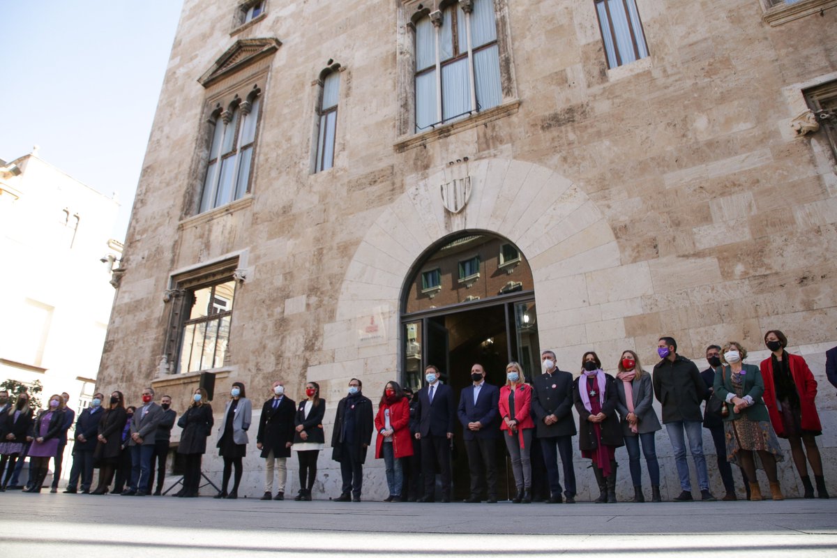 GVAIgualtat's tweet photo. 📰 @monicaoltra Hui, #25N, ens conjurem a treballar per una societat de dones i homes lliures i iguals
👉El Consell recorda a les 136 dones assassinades en la Comunitat des de 2003 únicament pel fet de ser dones

👉https://t.co/payEJwXJ95

#HoContesComHoContes, #ÉsViolènciaSexual https://t.co/FU00CDdGhz