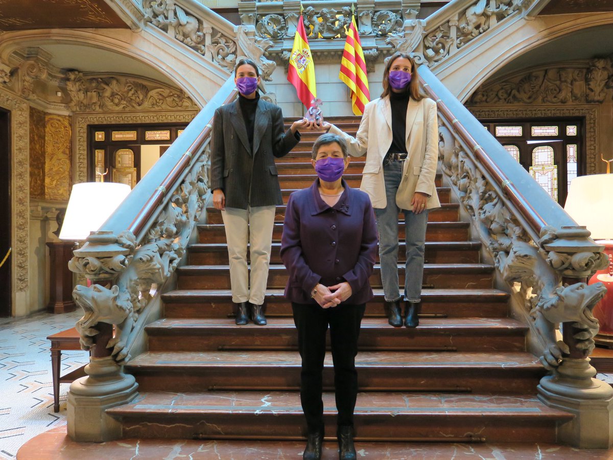 CunilleraTeresa's tweet image. Todo mi agradecimiento y el de la @DeleGobCataluna a Sara y Marta (@devermut) por su contribución a la lucha contra la violencia machista, por su labor de visibilización y su valentía. Si instituciones y sociedad vamos de la mano podremos acabar con esta lacra #MeninasDevermut