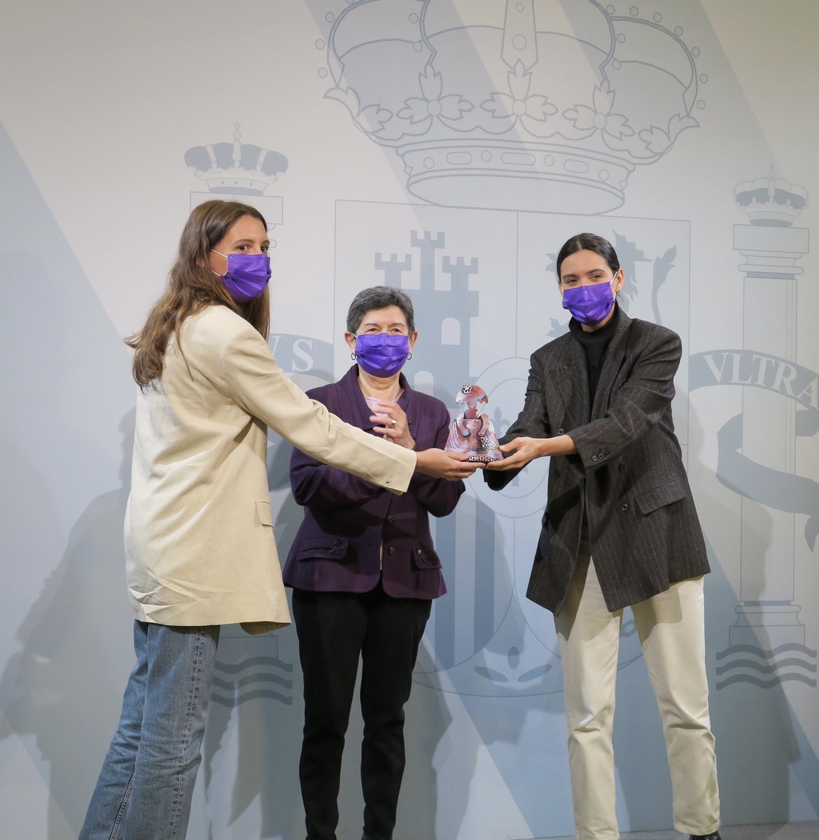 CunilleraTeresa's tweet image. Todo mi agradecimiento y el de la @DeleGobCataluna a Sara y Marta (@devermut) por su contribución a la lucha contra la violencia machista, por su labor de visibilización y su valentía. Si instituciones y sociedad vamos de la mano podremos acabar con esta lacra #MeninasDevermut