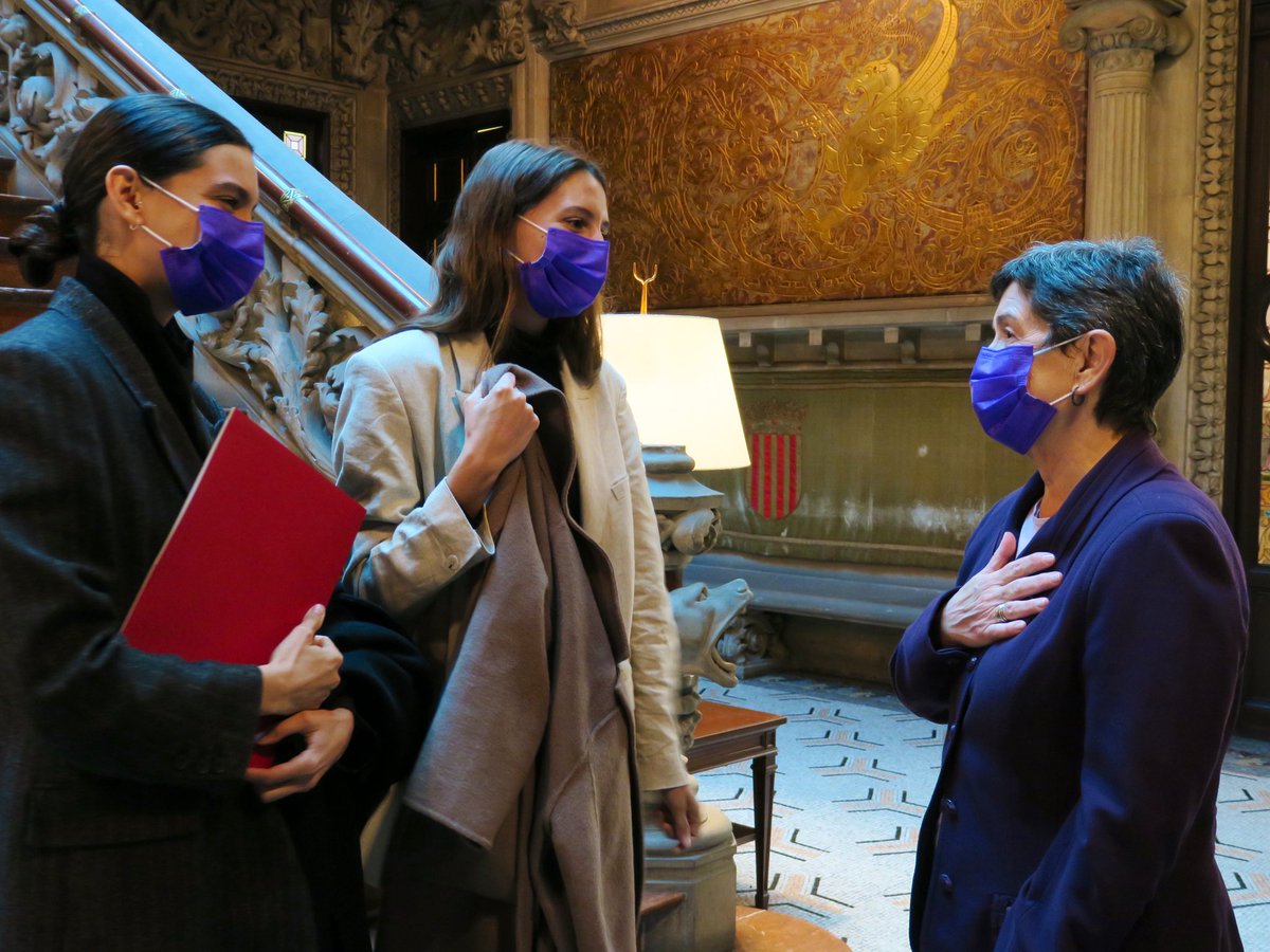 CunilleraTeresa's tweet image. Todo mi agradecimiento y el de la @DeleGobCataluna a Sara y Marta (@devermut) por su contribución a la lucha contra la violencia machista, por su labor de visibilización y su valentía. Si instituciones y sociedad vamos de la mano podremos acabar con esta lacra #MeninasDevermut