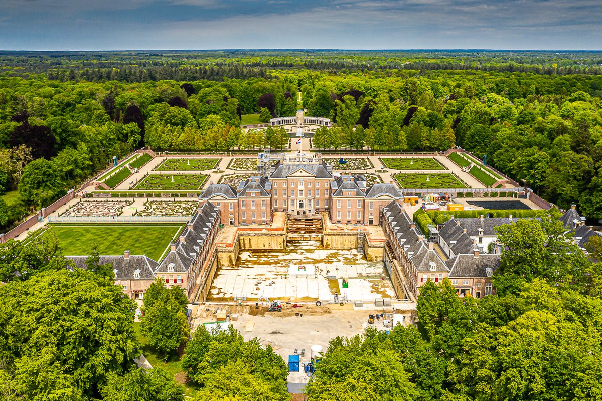 WSP_NL's tweet image. In coronatijd een #throwback naar een vorstelijke werkbezoek👑Samen met @valstarsimonis, @DGMRadviseurs en KAAN Architecten zijn we bezig met een ingrijpende renovatie en uitbreiding van @paleishetloo in #Apeldoorn. #werkbezoekdag 🛠️
lievense.com/project/renova…