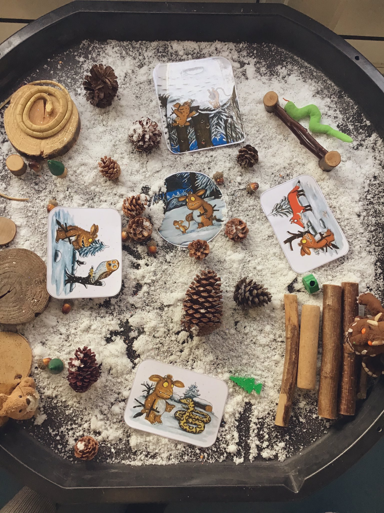 EYFS - Miss Hulme on X: A snapshot of our lovely Gruffalo tuff tray. And a  snapshot of the messy fun the children are having in it! #EYFS  #TuffTrayReality #TuffTrayFun  /