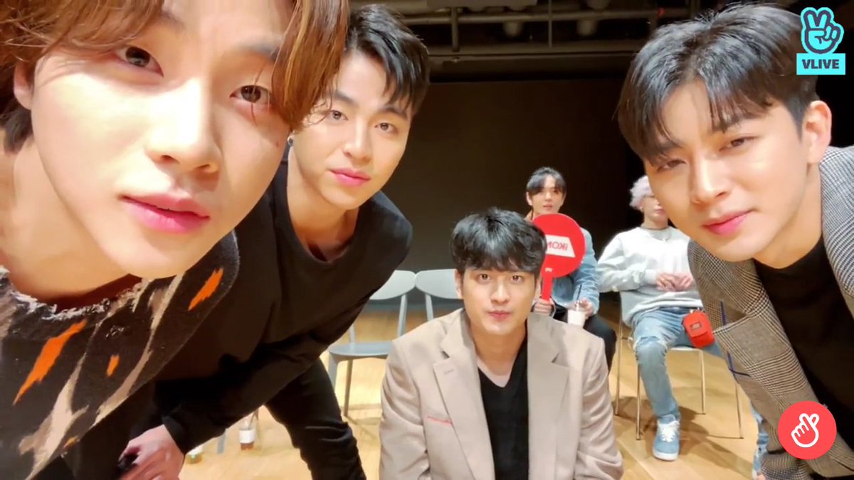godsftkjh's tweet photo. iKON: we don't have visuals

also iKON: https://t.co/ZC7OzhuHjk