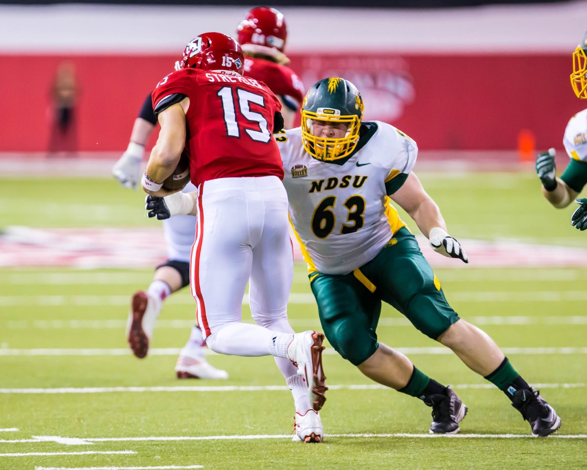 NDSU_WalkOns's tweet photo. Today’s #walkonAlumni is defensive tackle @AaronSteidl38. Aaron was a nightmare for opposing offenses. Some say he perfected the “crank” technique vs double teams. https://t.co/2RbayUkHXC