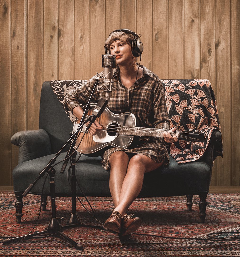 PaperRingsTS13's tweet photo. Seriously would die for her that’s no joke. 🥺🥺🥺🥺🥰🥰🥰🥰🥰🥰🥰🥰🥰🥰🥰🥰🥰🥰🥰🥰🥰🥰🥰 #MyForeverHero #NobodyElseMattersToMe #LoveHerEndlessly #MyForeverIdol #SwiftieSince06 #NevedLeftNeverWill #SheSavedMyLife  #folkloreOnDisneyPlus #TaylorSwift @taylorswift13 @taylornation13 https://t.co/HGzS8hp3wC
