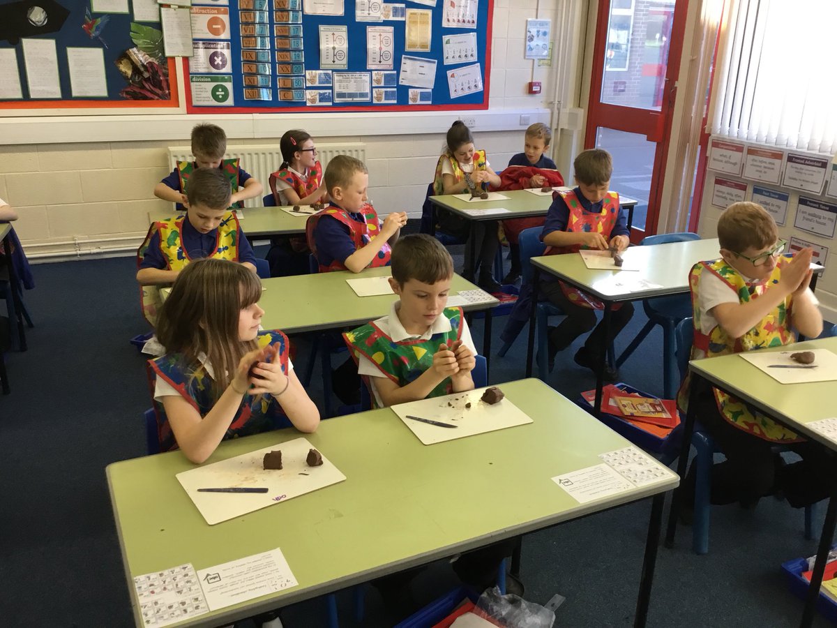 Hadrian_Park's tweet photo. 4A are enjoying becoming sculpters today in Art. We have loved using clay to make our own Anglo-Saxon inspired jewellery. #HPPS4aSealions #HPPSArt https://t.co/mDz789JWlM