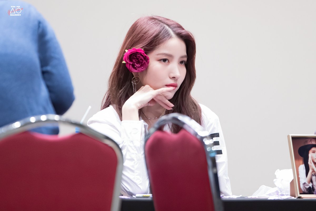 SB951207's tweet photo. 200216 상암 팬사인회 (#소원) 2
#소정 #김소정 #Sowon  #ソウォン
#여자친구 #GFRIEND #ヨジャチング 
#대삼미
@GFRDofficial
@GFRDofficialJP

https://t.co/TDDzakzYYq
https://t.co/OfHQvoEaID
https://t.co/sgiZwghIqE https://t.co/eZS883IKSg