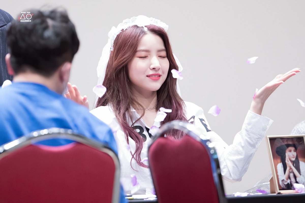 SB951207's tweet photo. 200216 상암 팬사인회 (#소원) 2
#소정 #김소정 #Sowon  #ソウォン
#여자친구 #GFRIEND #ヨジャチング 
#대삼미
@GFRDofficial
@GFRDofficialJP

https://t.co/TDDzakzYYq
https://t.co/OfHQvoEaID
https://t.co/sgiZwghIqE https://t.co/eZS883IKSg