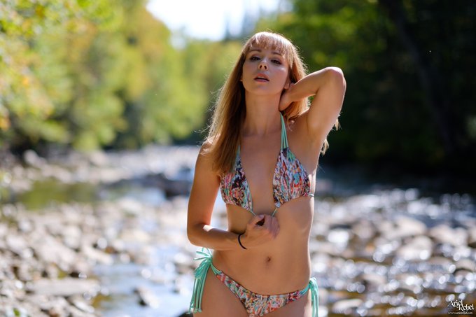 It's SNOWING like crazy out there today but it's summer at https://t.co/uVetxALjn8 in today's up update<a href="/tag/subscribingiscaring"class="tags"><span>#subscribingiscaring</span></a>
