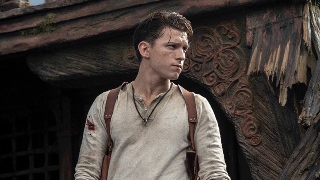 tom as nathan drake in uncharted (2021)