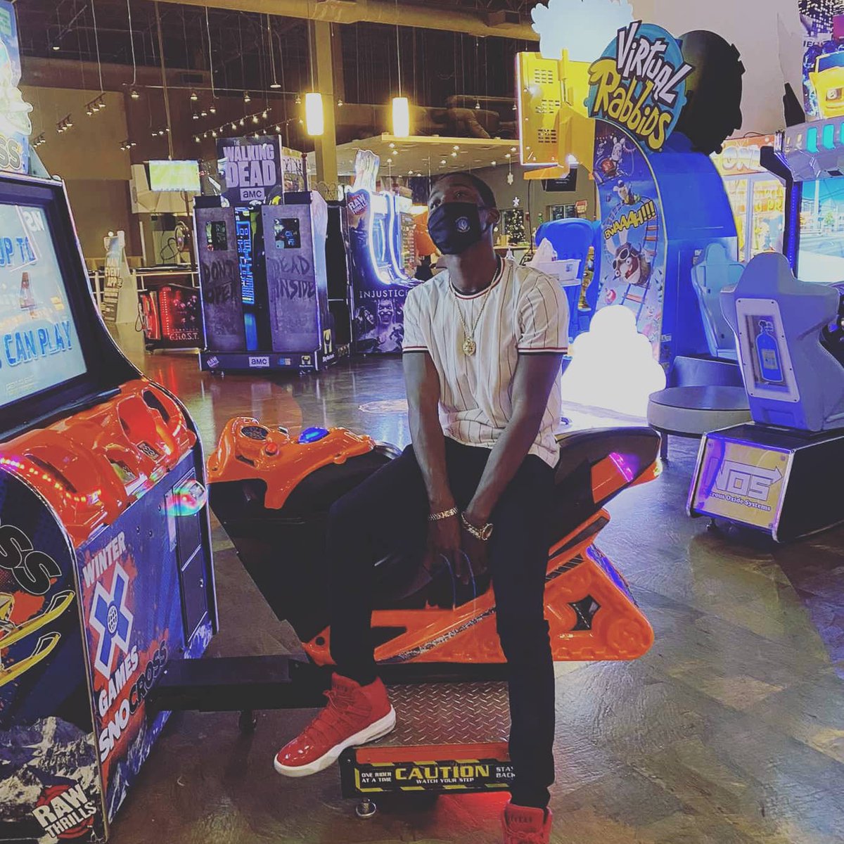 LVI SELDUM tweet media