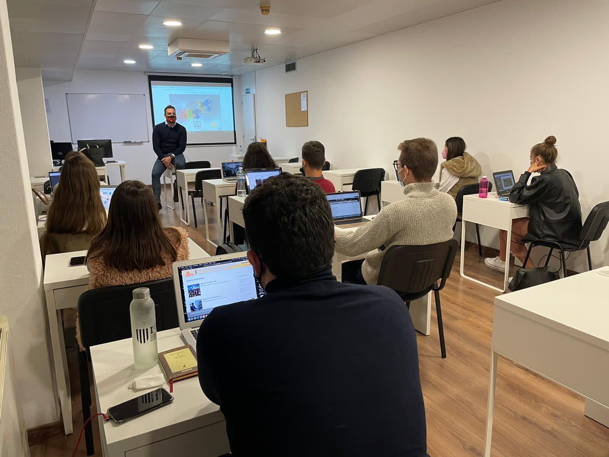 GrupoMito's tweet photo. 🟧 Ayer fuimos invitados por @EstherGuil a su clase en @protocoloimep y la verdad es que pasamos un rato muy agradable con sus alumnos. 

Hablamos del día a día en @GrupoMito y del futuro profesional   que les está por llegar.

Gracias, fue un placer.

#GrupoMito #ThinkingAgency https://t.co/I9MEUGferp